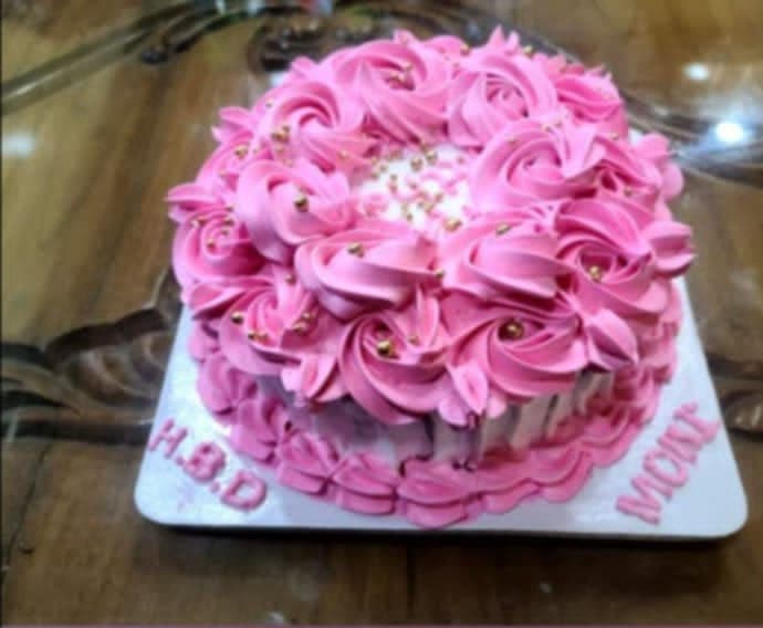 ১ পাউন্ড চকলেট কেক দাম ৭০০ টাকা , অবশ্যই একদিন আগে অর্ডার করতে হবে। 