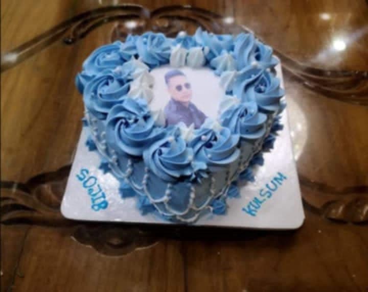 ১ পাউন্ড চকলেট কেক দাম ৬০০ টাকা , অবশ্যই একদিন আগে অর্ডার করতে হবে। 