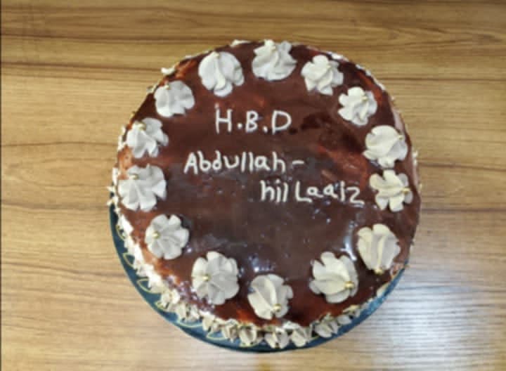 ৩ পাউন্ড চকলেট কেক দাম ২১০০ টাকা , অবশ্যই একদিন আগে অর্ডার করতে হবে। 